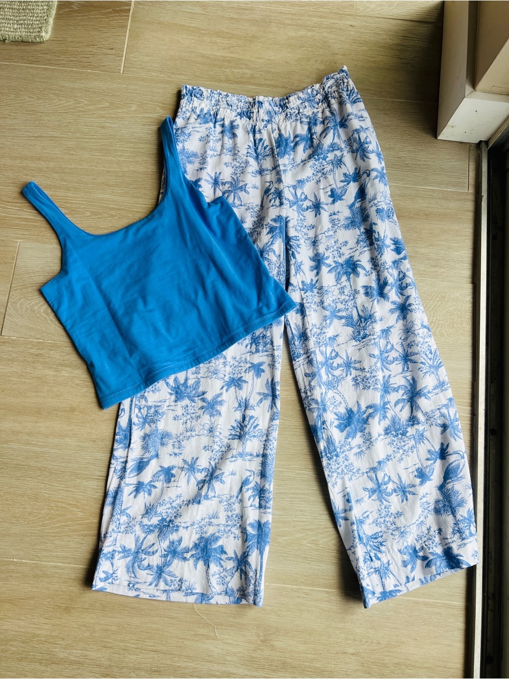 Wide Leg Linen Pants with Blue Tropical Print. Matching Tank Included